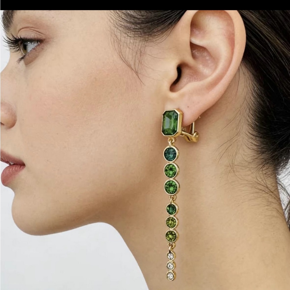 Oscar de la Renta • Tapered Green Crystals CZ Drop Clip on Earrings. - Picture 5 of 16